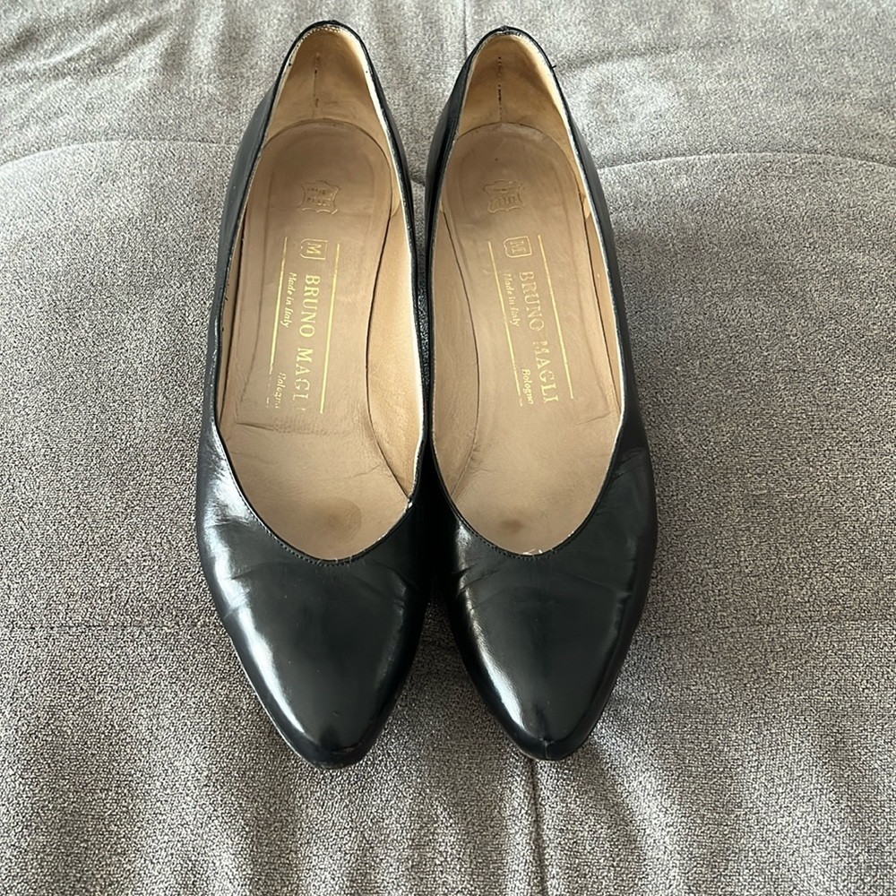 Bruno Magli Black Leather Heels- Made in Italy *7 1/2 (fits like 6 1/2)